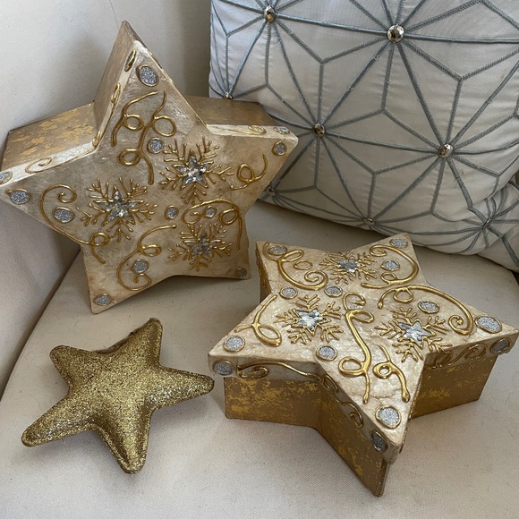 PRICE DROP! Gorgeous Gold & Silver Stackable Star Shaped Gift Boxes! - Picture 2 of 16